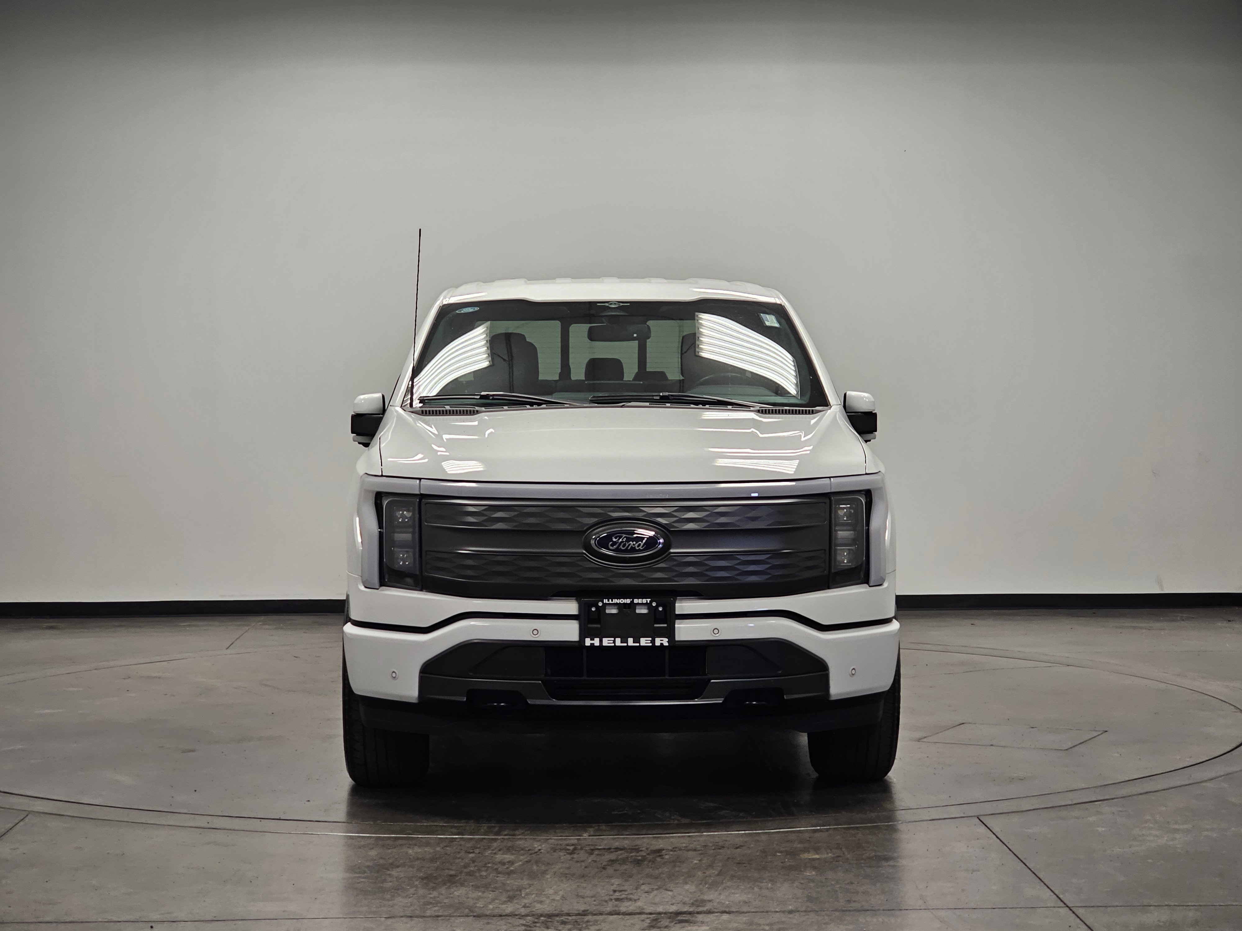 Used 2023 Ford F150 Lightning Lariat image 3