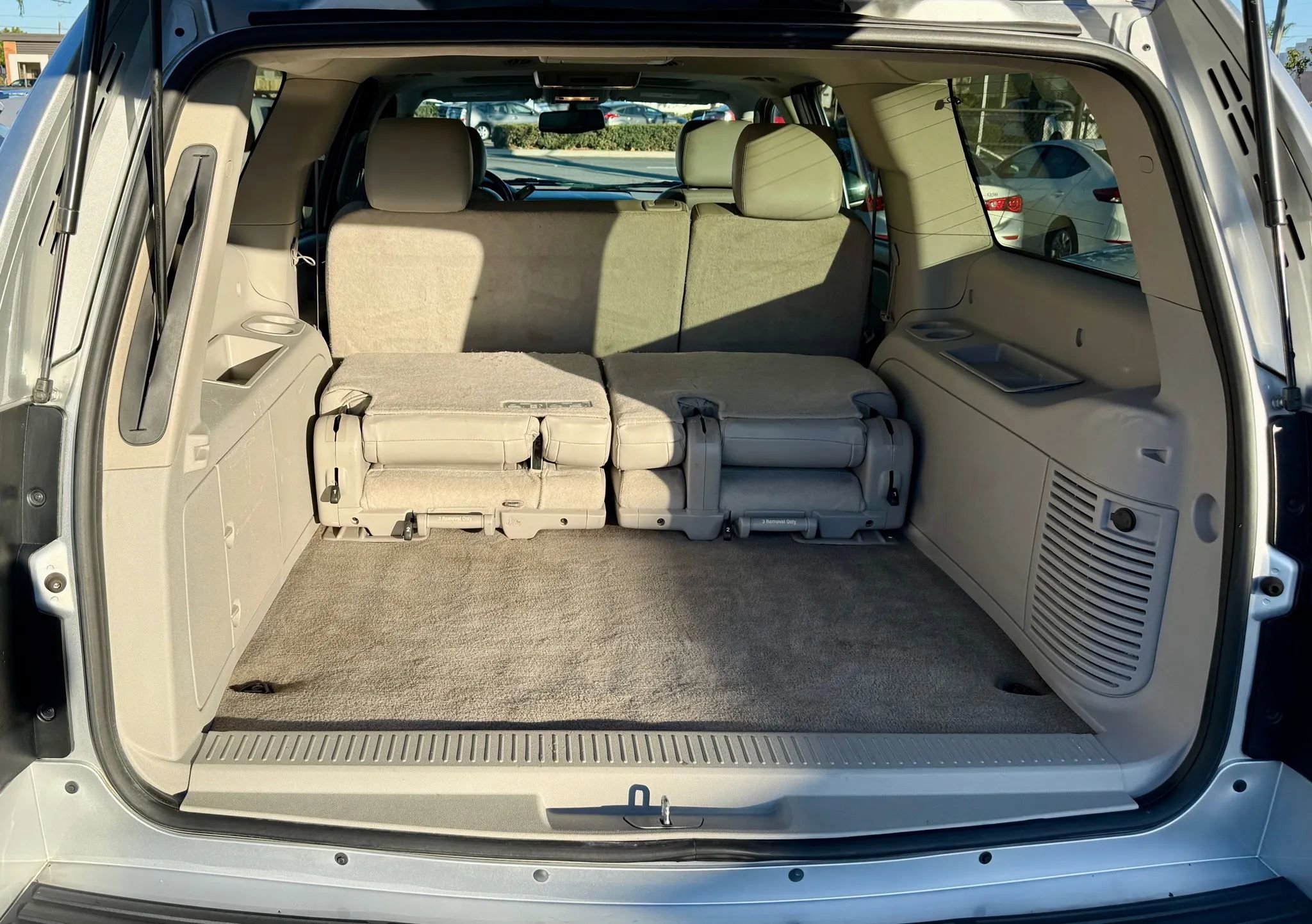 Used 2014 Chevrolet Suburban LT w/ Luxury Package image 8