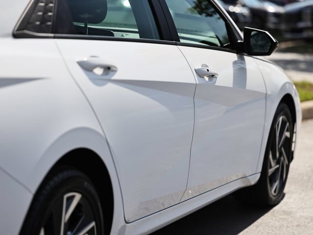 Used 2025 Hyundai Elantra Sport FWD image 8