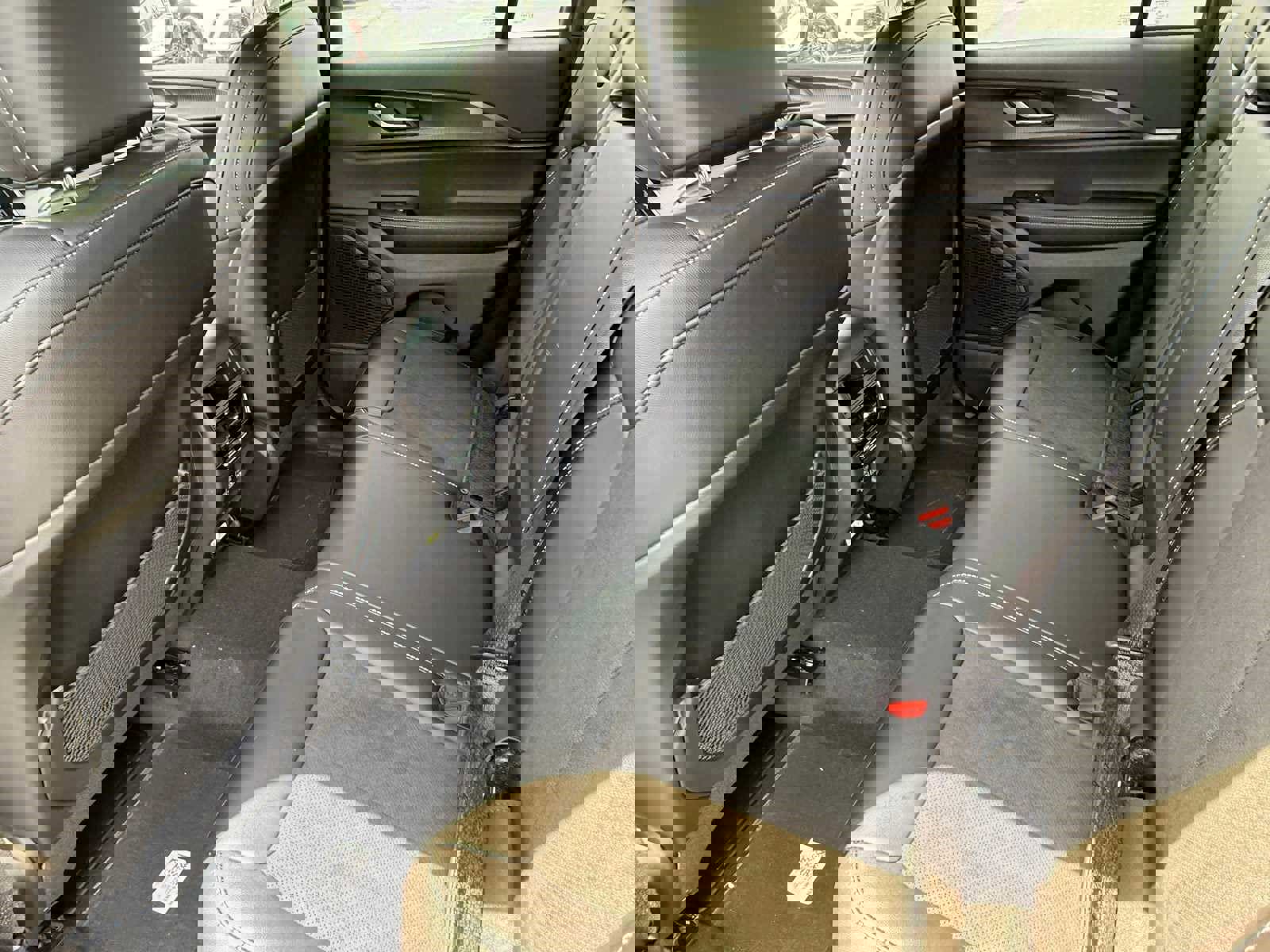 New 2025 Jeep Grand Cherokee Altitude image 9