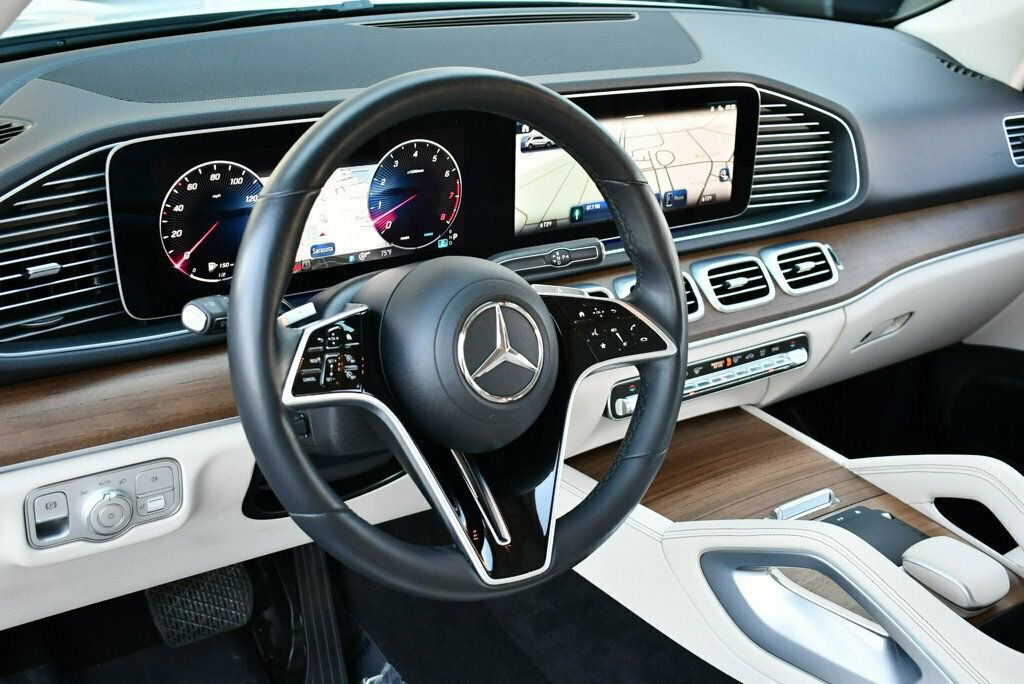 Used 2024 Mercedes-Benz GLE 450 4MATIC image 35
