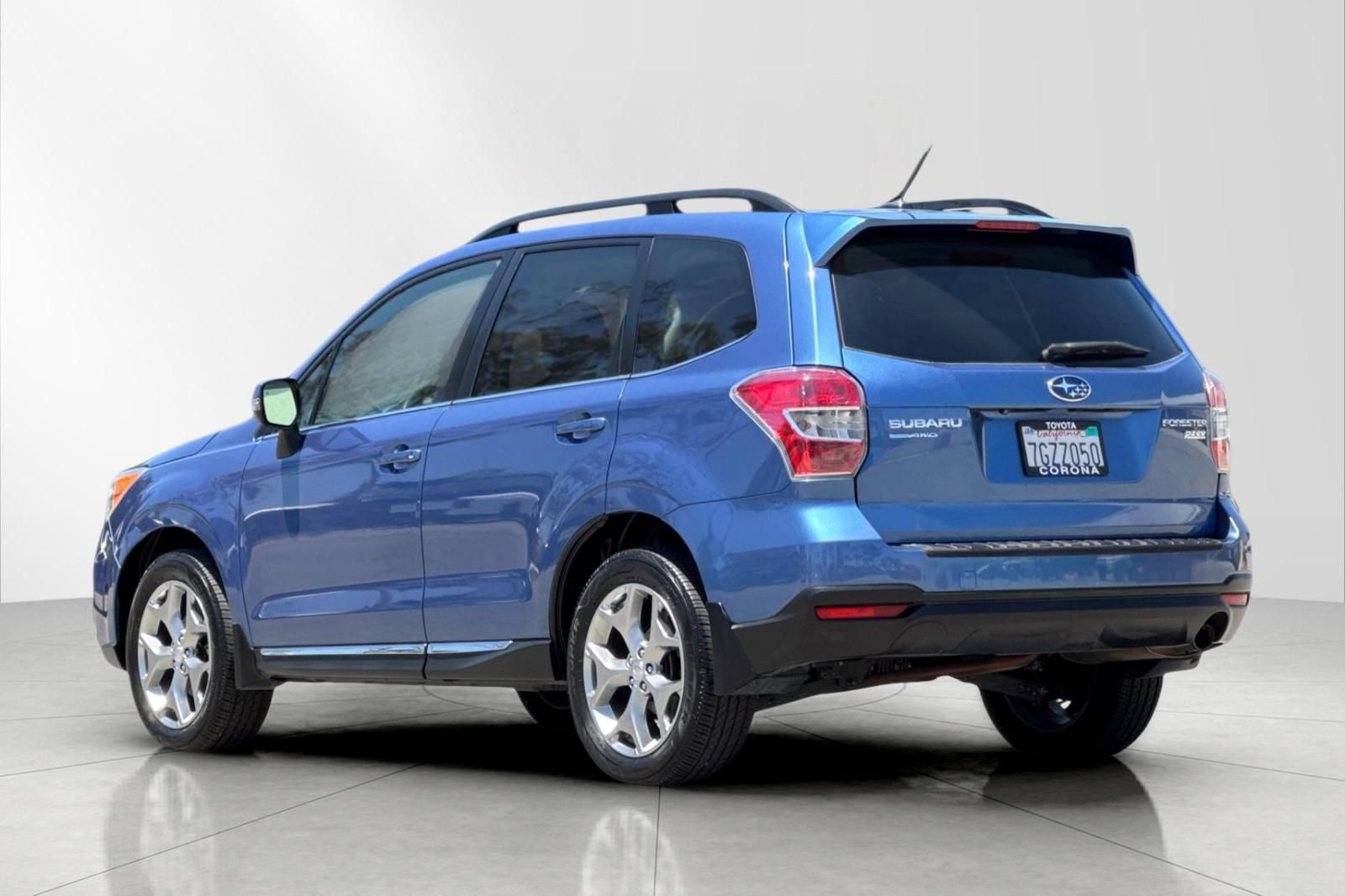 Used 2015 Subaru Forester 2.5i Touring AWD/4WD image 5