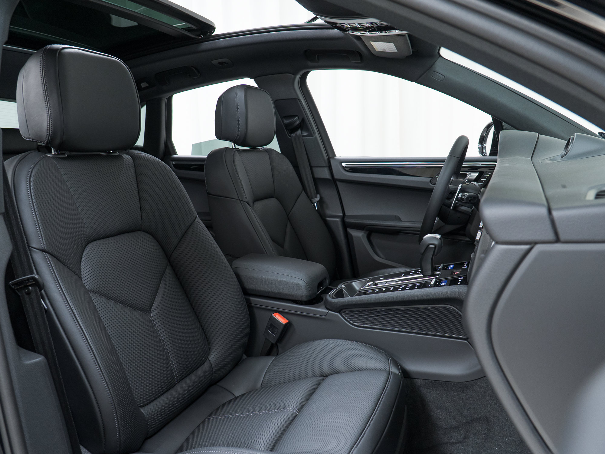 Used 2026 Porsche Macan AWD/4WD image 25