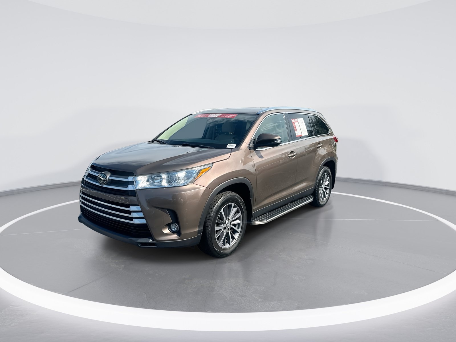 Used 2019 Toyota Highlander XLE FWD image 5