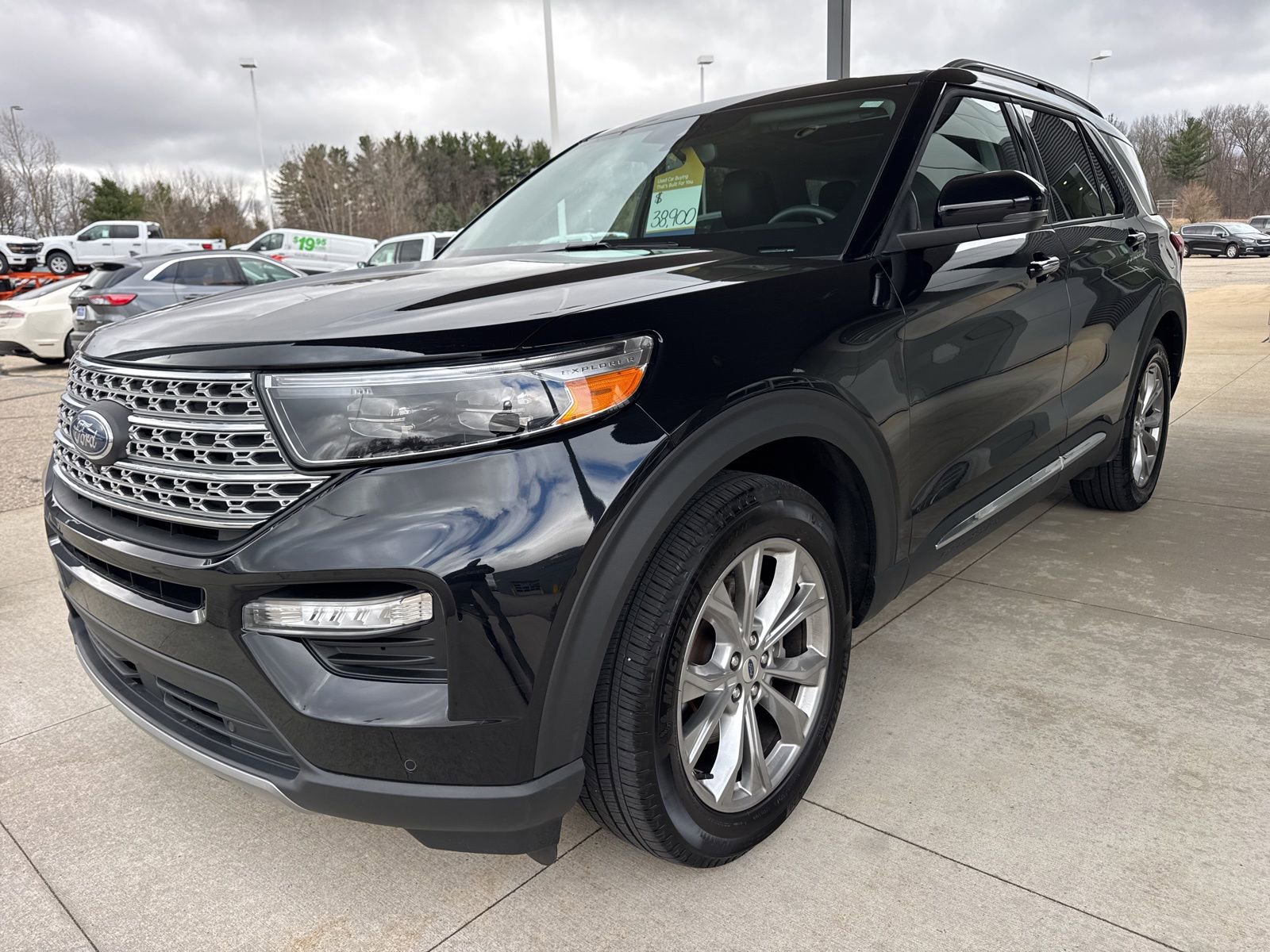 Certified 2024 Ford Explorer Limited w/ Limited Technology Package AWD/4WD image 3