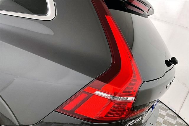 Used 2023 Volvo XC60 B5 Plus image 29