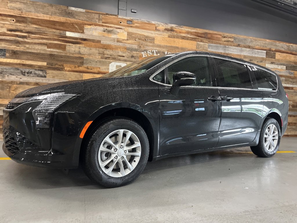 New 2027 Chrysler Pacifica Select AWD/4WD image 14