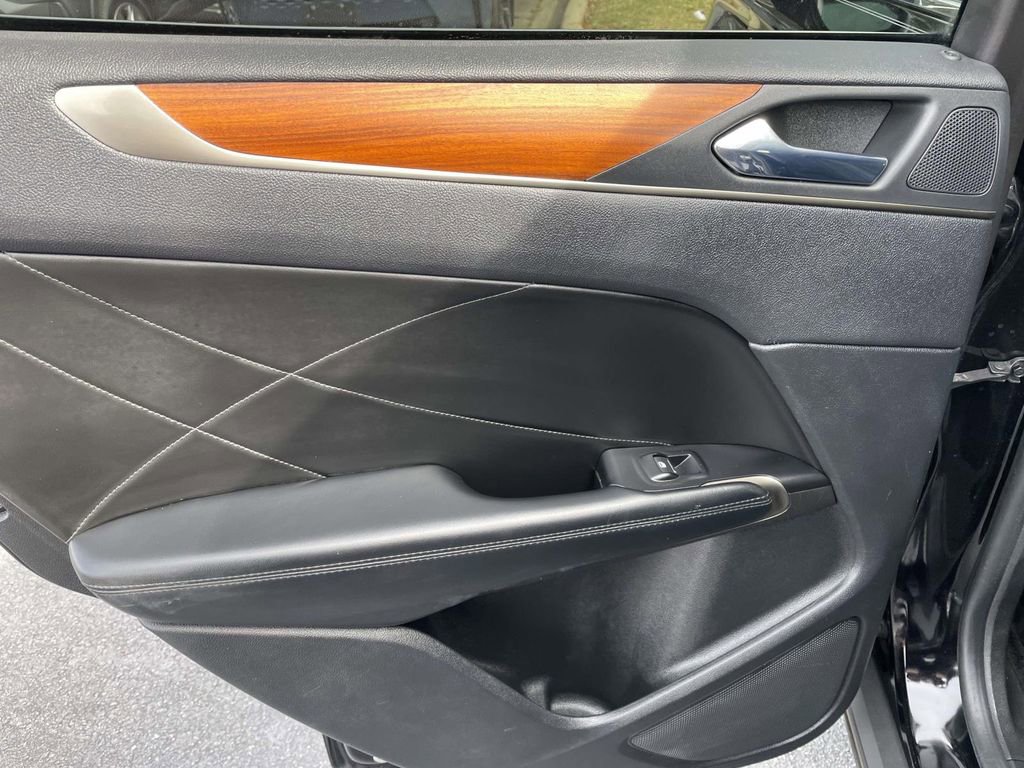 Used 2019 Lincoln MKC Select w/ Select Plus Package image 19