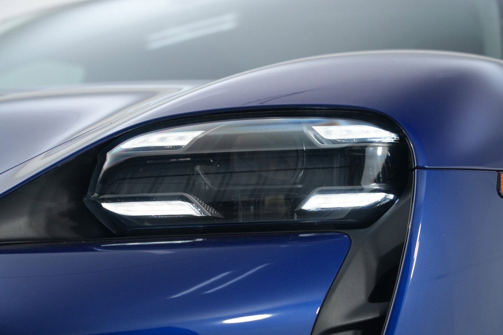 Used 2020 Porsche Taycan 4S w/ Premium Package image 60