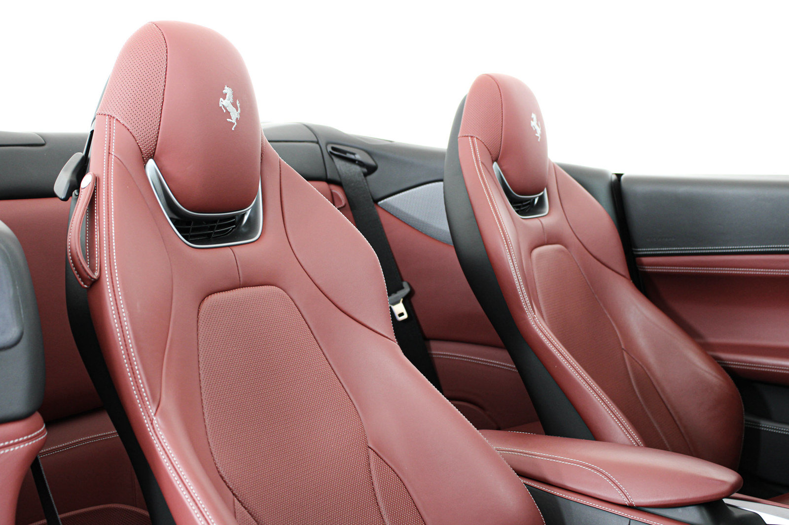 Certified 2022 Ferrari Portofino M RWD image 31