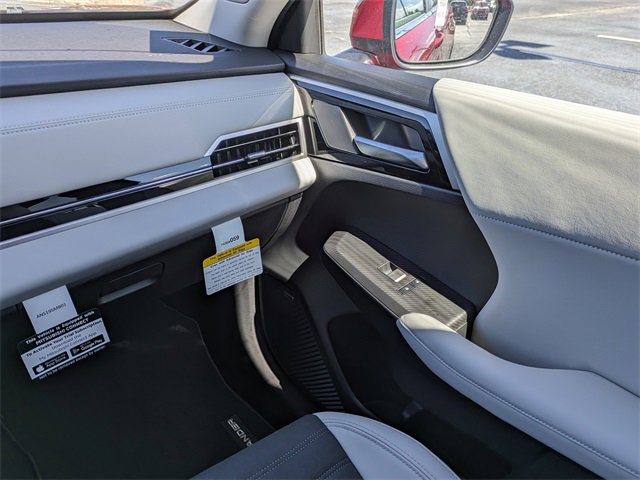 New 2025 Mitsubishi Outlander SE image 18