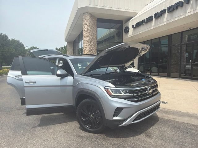 Used 2023 Volkswagen Atlas SE w/ Panoramic Sunroof Package AWD/4WD image 9