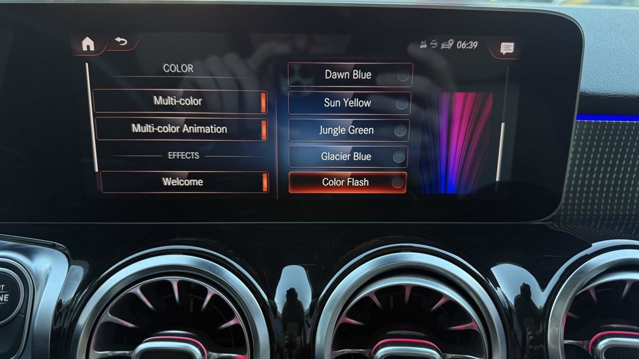 Used 2021 Mercedes-Benz GLB 250 4MATIC w/ Premium Package image 65