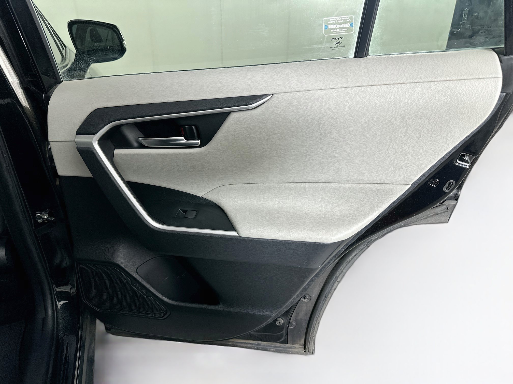 Used 2020 Toyota RAV4 XLE w/ Convenience Package FWD image 29
