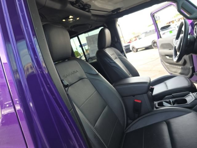 Used 2023 Jeep Wrangler Unlimited Sahara w/ Cold Weather Group AWD/4WD image 44