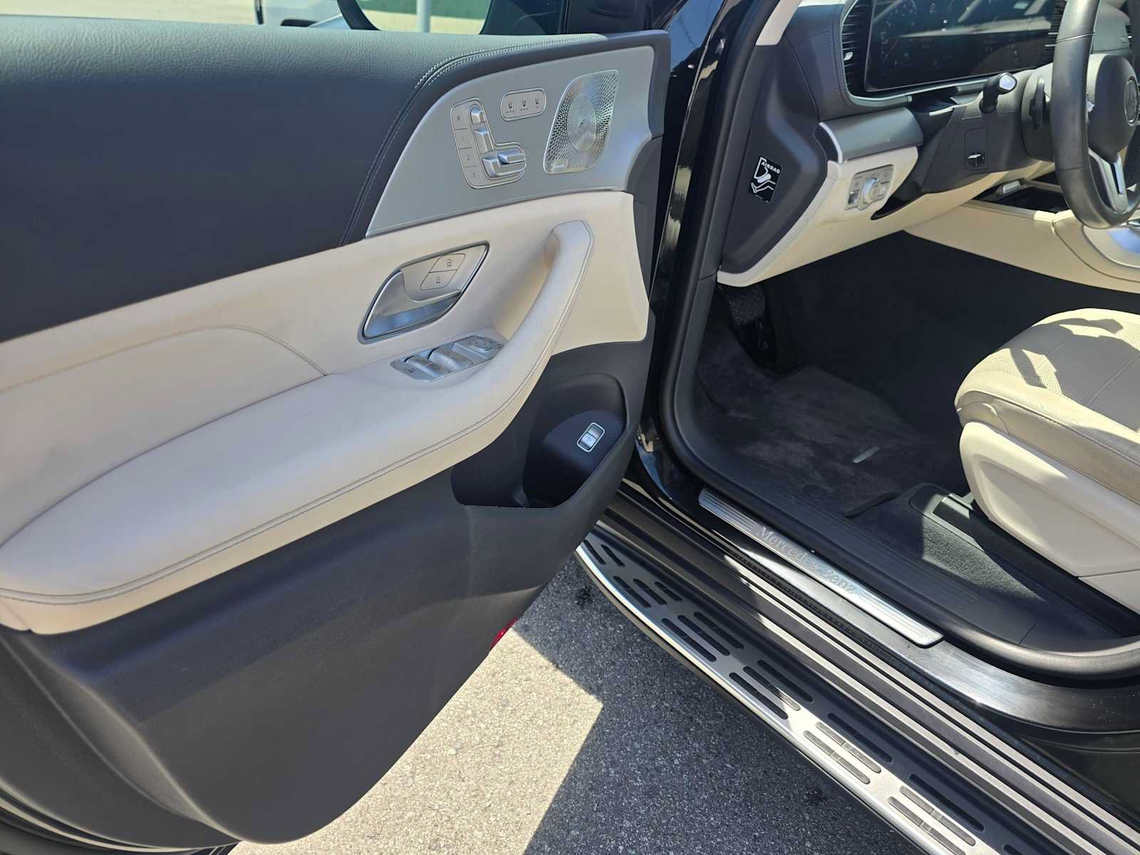 Used 2020 Mercedes-Benz GLS 450 4MATIC image 24