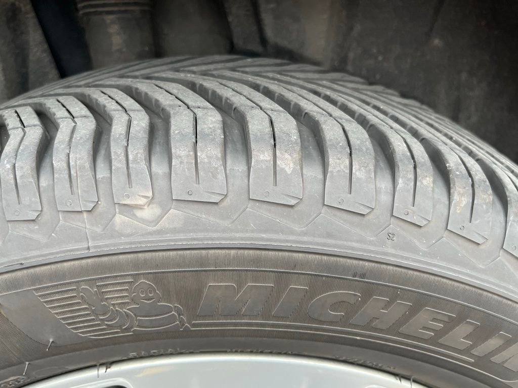 Used 2021 Toyota RAV4 XLE w/ Convenience Package AWD/4WD image 6