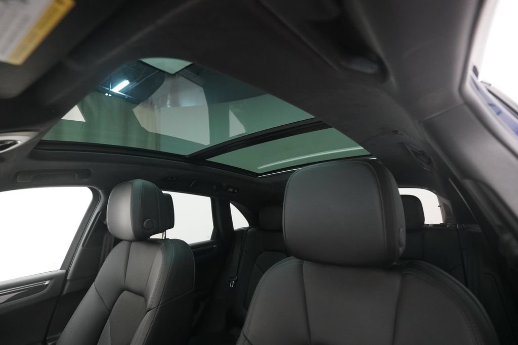 Certified 2022 Porsche Macan AWD/4WD image 16