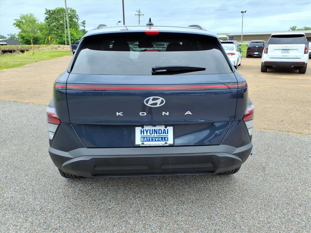 Used 2024 Hyundai Kona SEL w/ Convenience Package FWD image 4