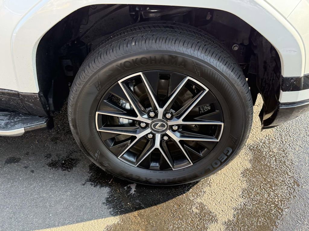 Used 2024 Lexus GX 550 w/ Accessory Package (Z1) image 7