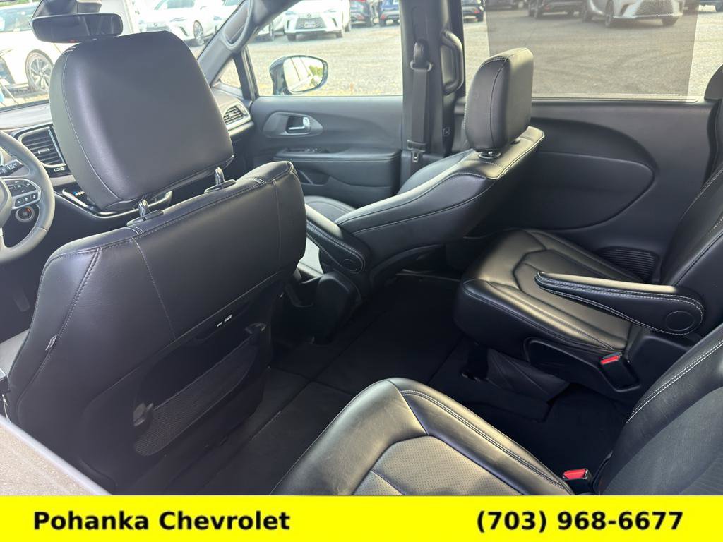 Used 2025 Chrysler Pacifica Select FWD image 24