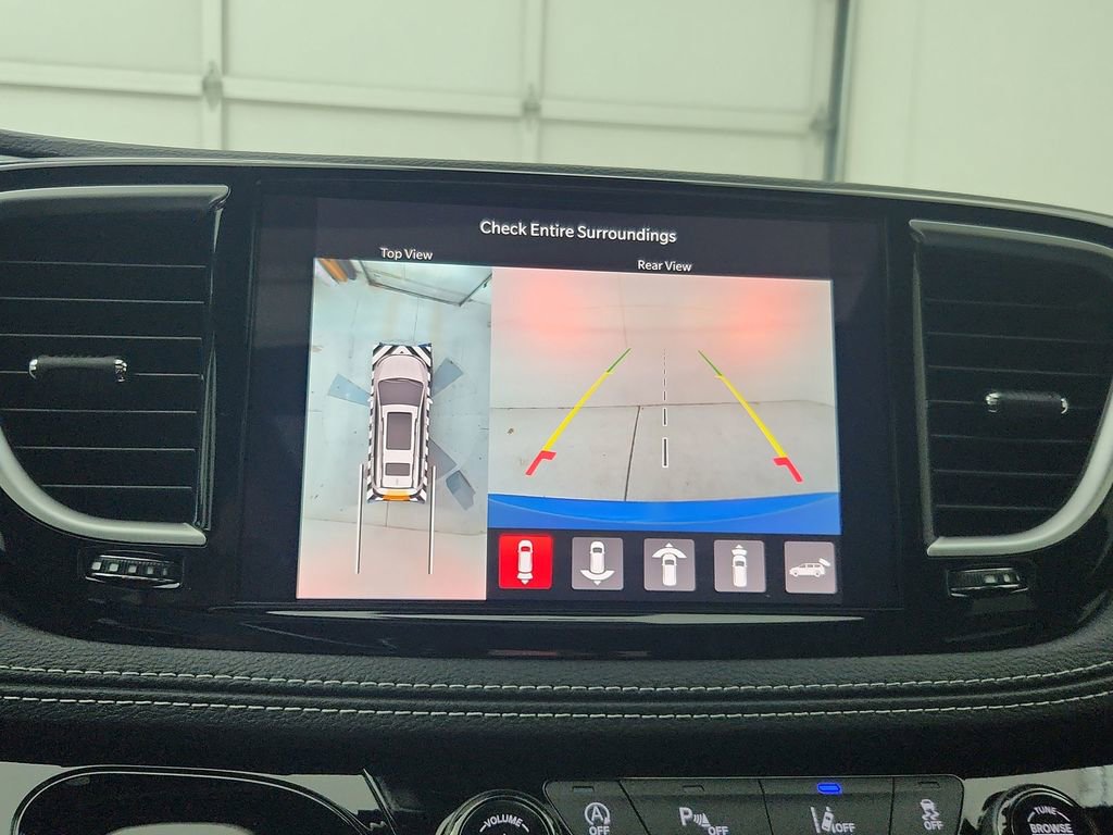 New 2026 Chrysler Pacifica Limited w/ S Appearance Package FWD image 25