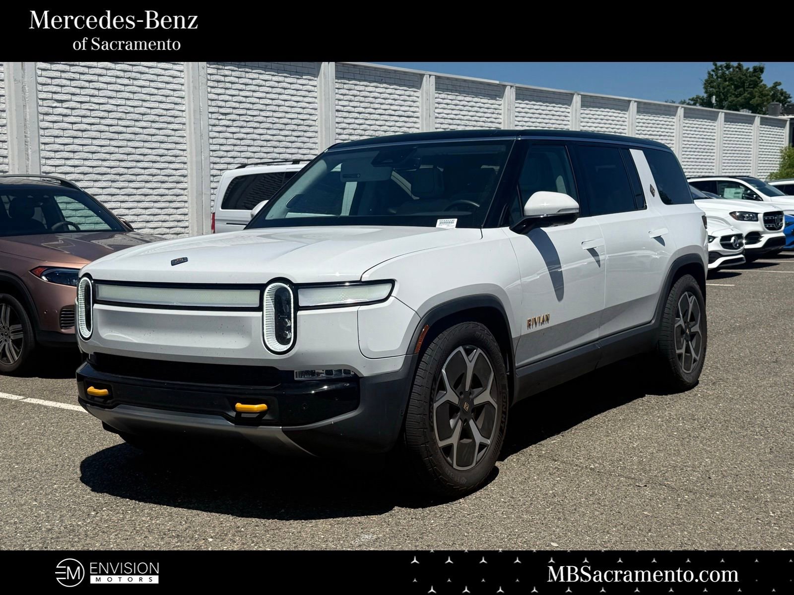 Used 2024 Rivian R1S Adventure AWD/4WD video 1