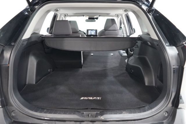 Used 2021 Toyota RAV4 XLE w/ Convenience Package image 35