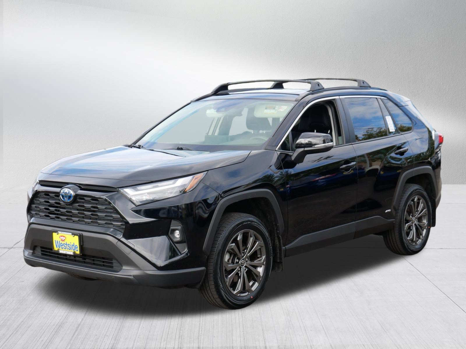 Used 2022 Toyota RAV4 XLE Premium AWD/4WD image 3
