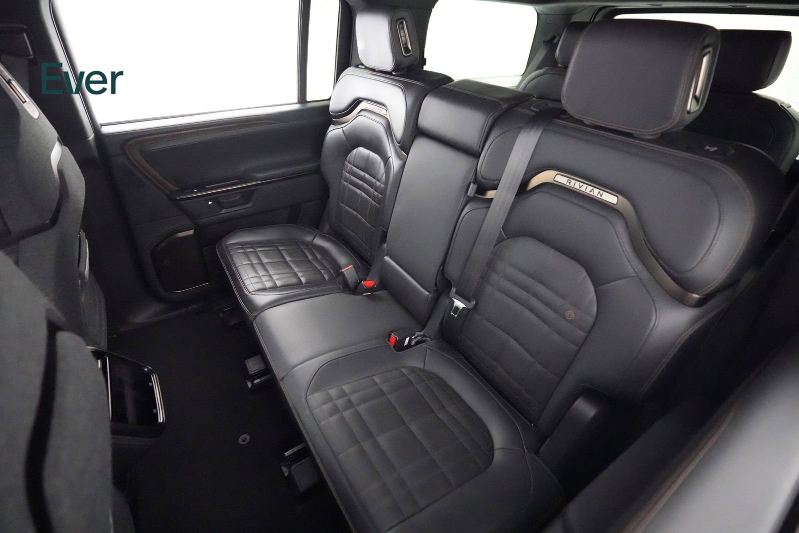 Used 2025 Rivian R1S Premium image 24