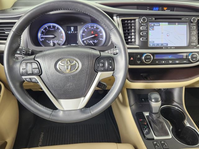 Used 2016 Toyota Highlander XLE AWD/4WD image 28