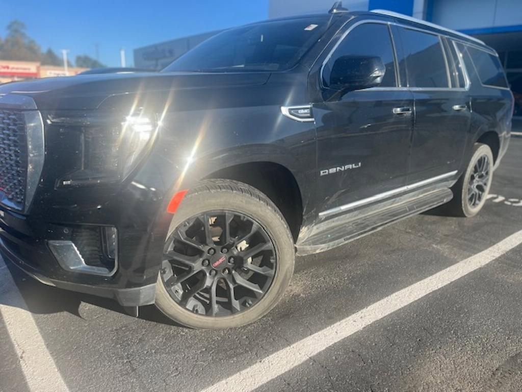 Used 2022 GMC Yukon XL Denali image 2