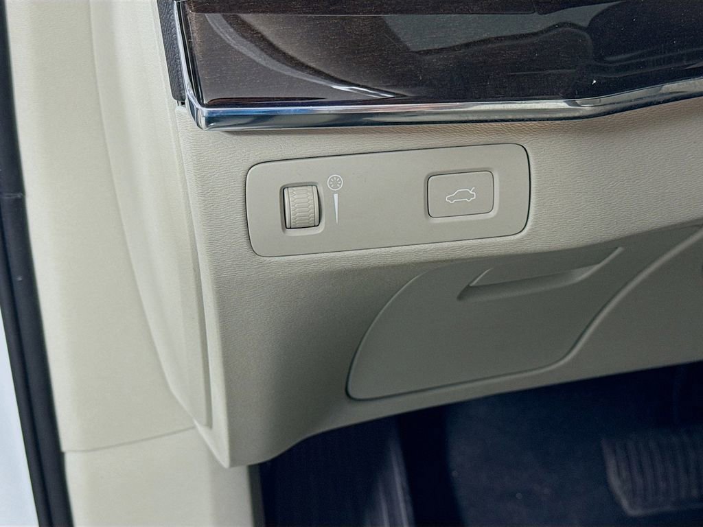 Used 2018 Volvo XC90 T6 Momentum w/ Convenience Package image 10