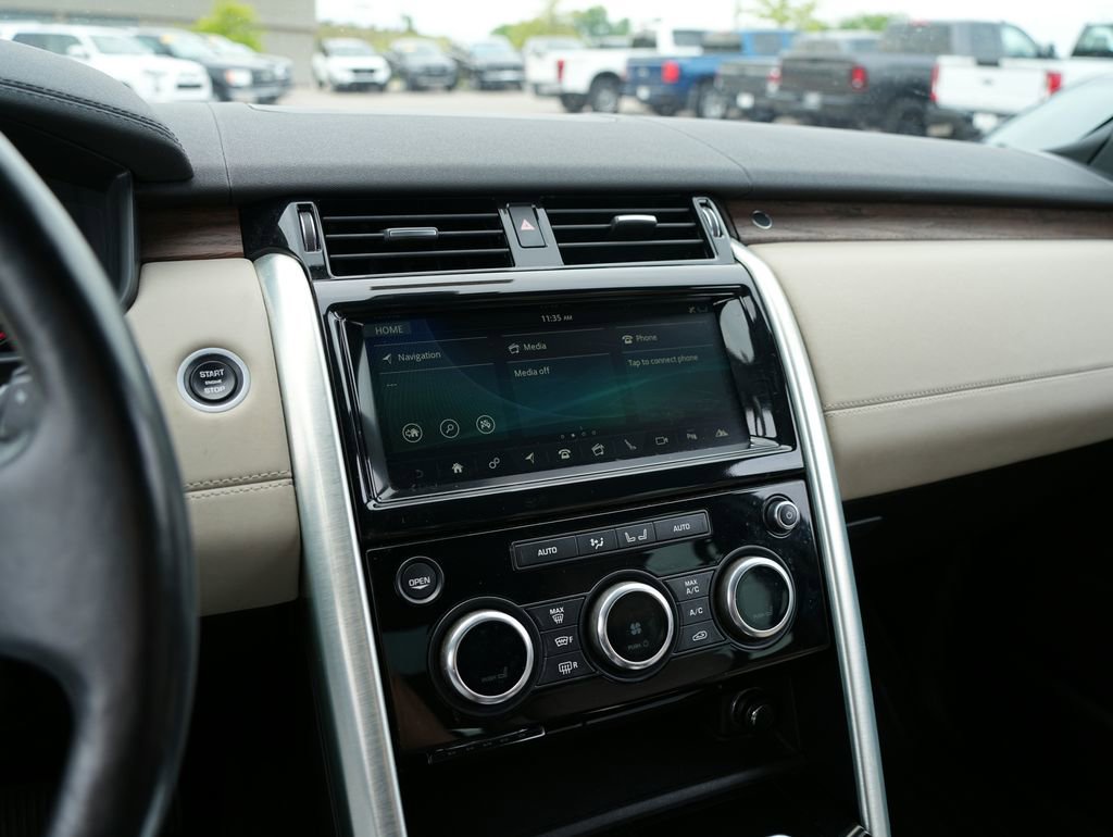 Used 2018 Land Rover Discovery HSE AWD/4WD image 16