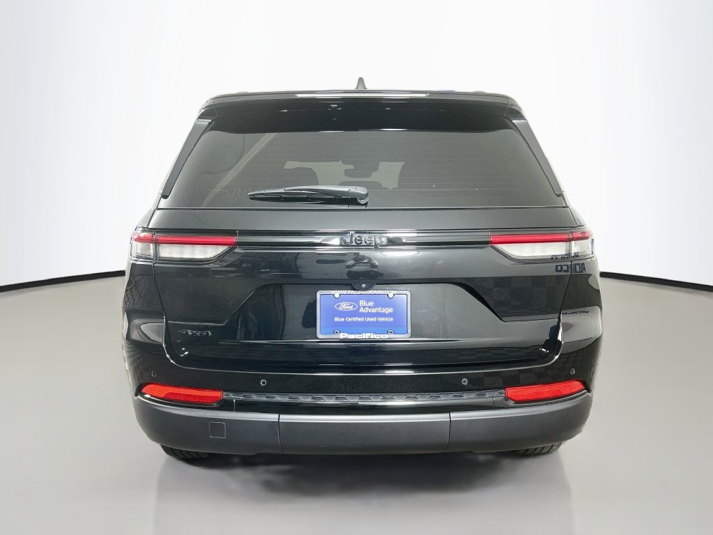 Used 2024 Jeep Grand Cherokee Altitude AWD/4WD image 8