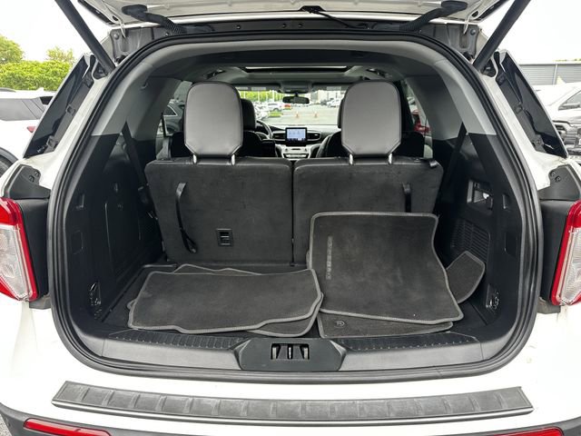 Certified 2022 Ford Explorer XLT w/ Equipment Group 202A AWD/4WD image 44