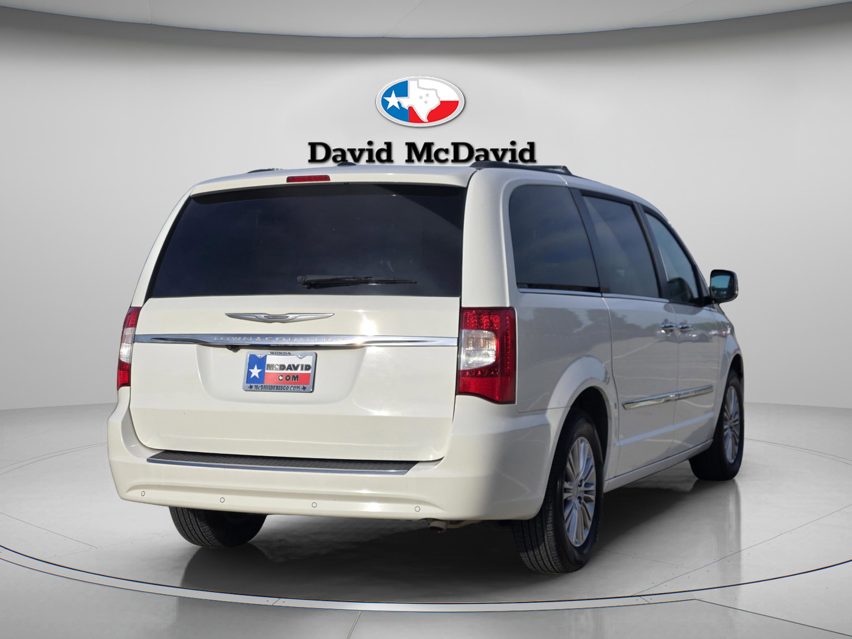 Used 2013 Chrysler Town & Country Touring-L w/ Driver Convenience Group FWD image 6