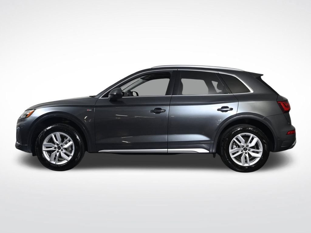 Used 2024 Audi Q5 2.0T Premium w/ Convenience Package AWD/4WD image 2