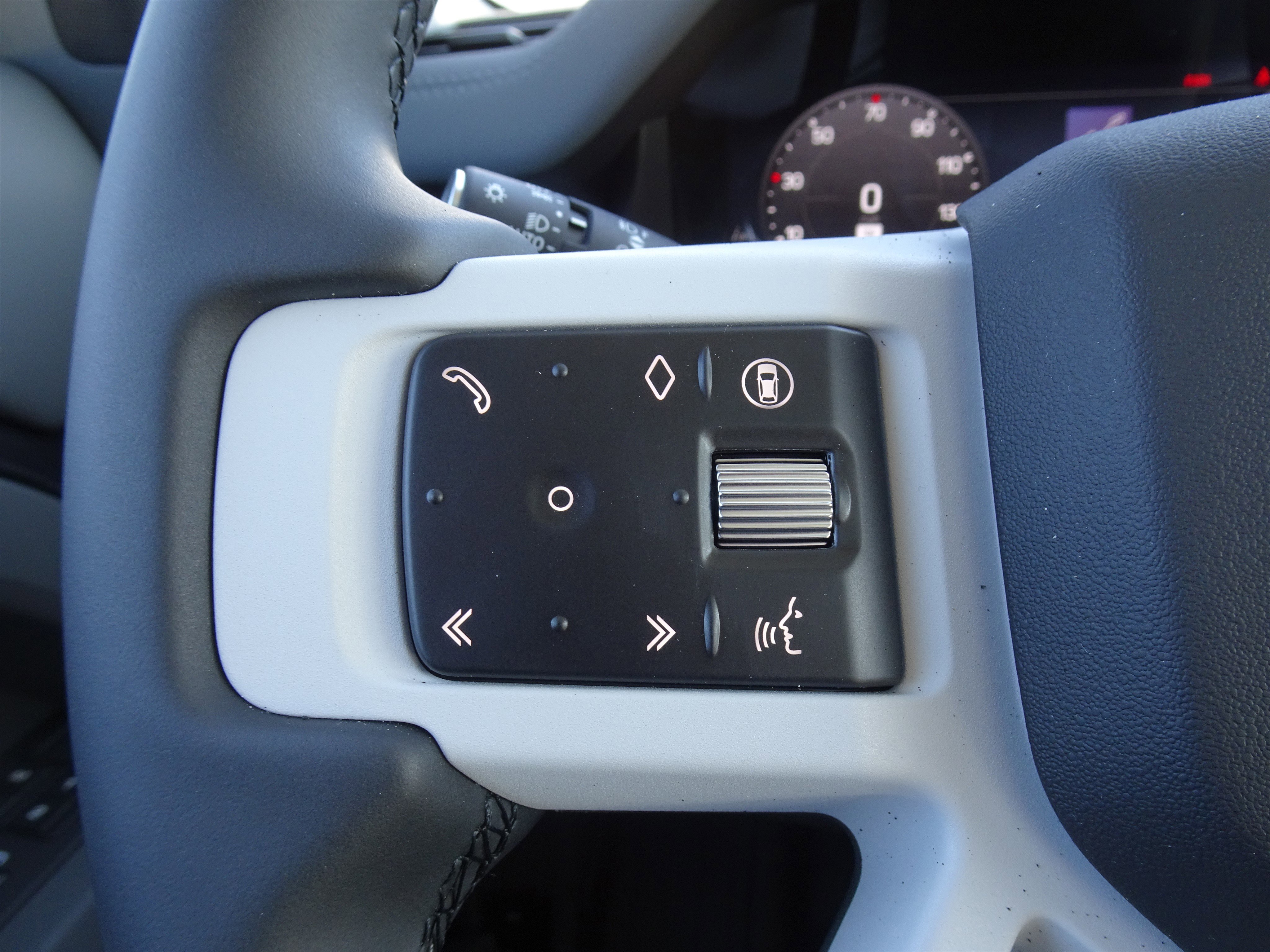 New 2026 Land Rover Defender 110 X-Dynamic SE AWD/4WD image 27