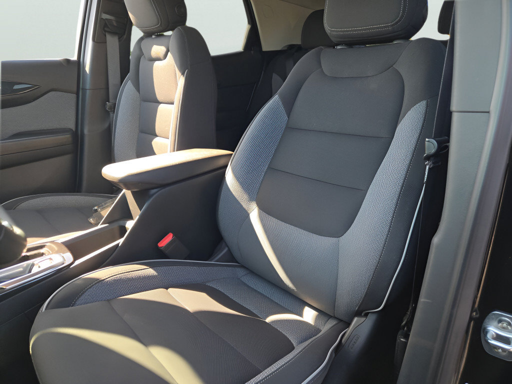 Used 2024 Chevrolet TrailBlazer LT w/ Convenience Package AWD/4WD image 29