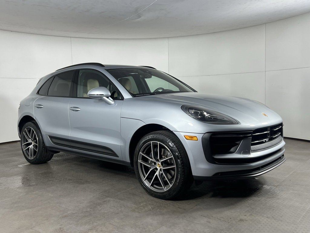 Certified 2025 Porsche Macan image 8