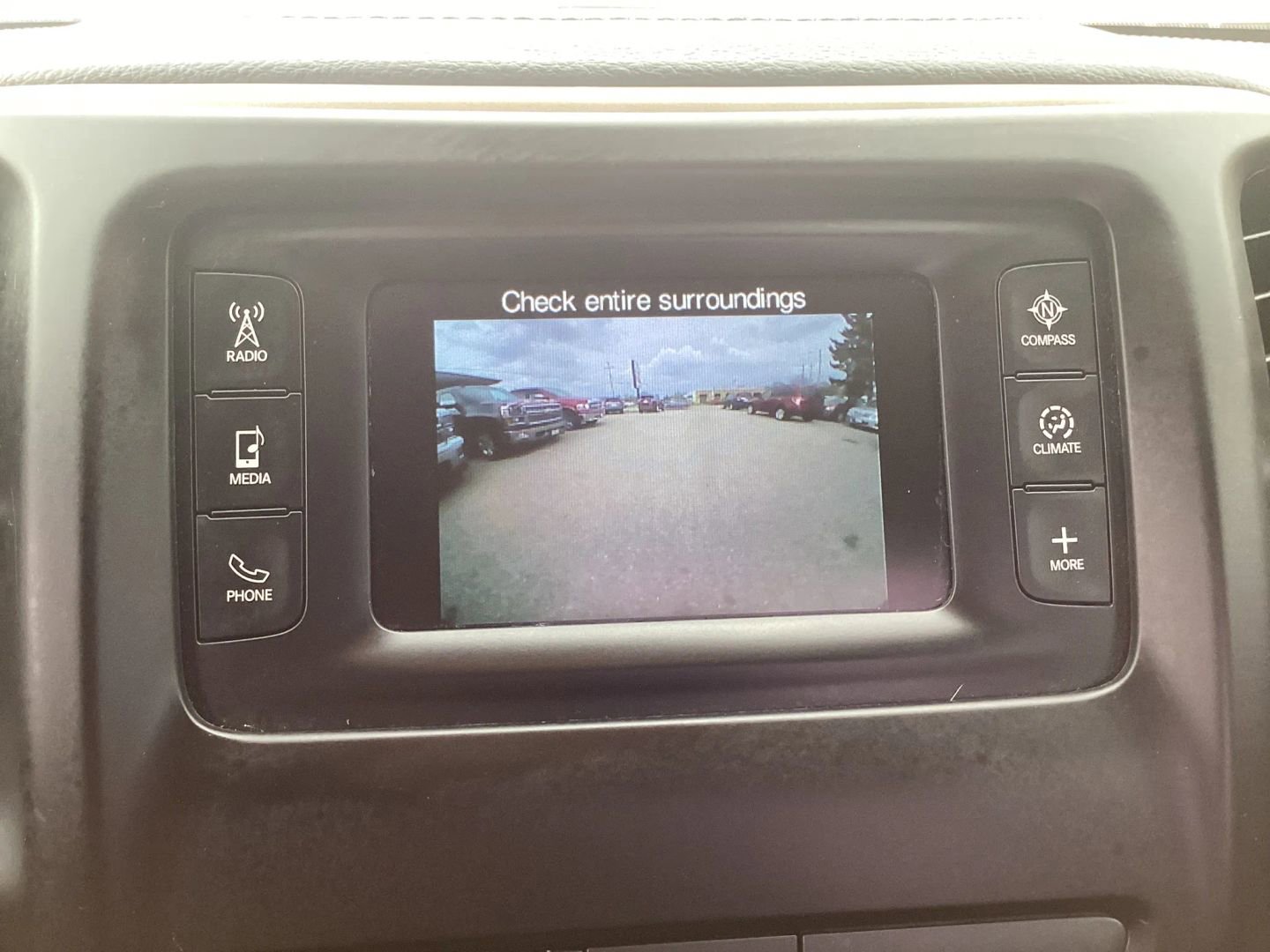 Used 2015 Jeep Cherokee Latitude AWD/4WD image 34