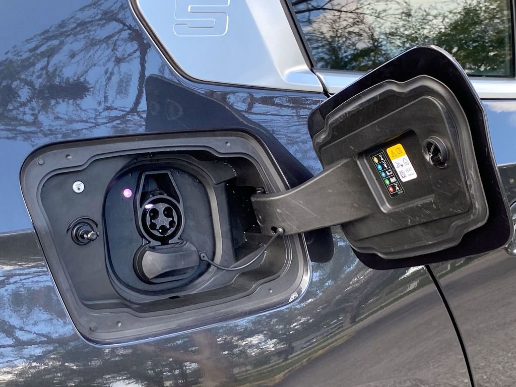 Used 2025 BMW i5 eDrive40i w/ Premium Package image 21