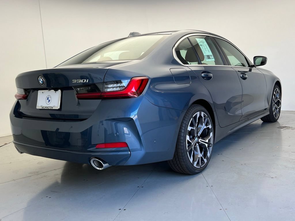 Certified 2026 BMW 330i Sedan RWD image 3