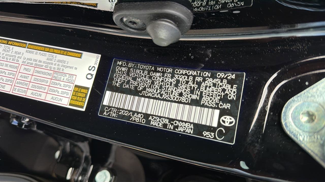 Used 2025 Toyota Crown Signia XLE AWD (Natl) image 39