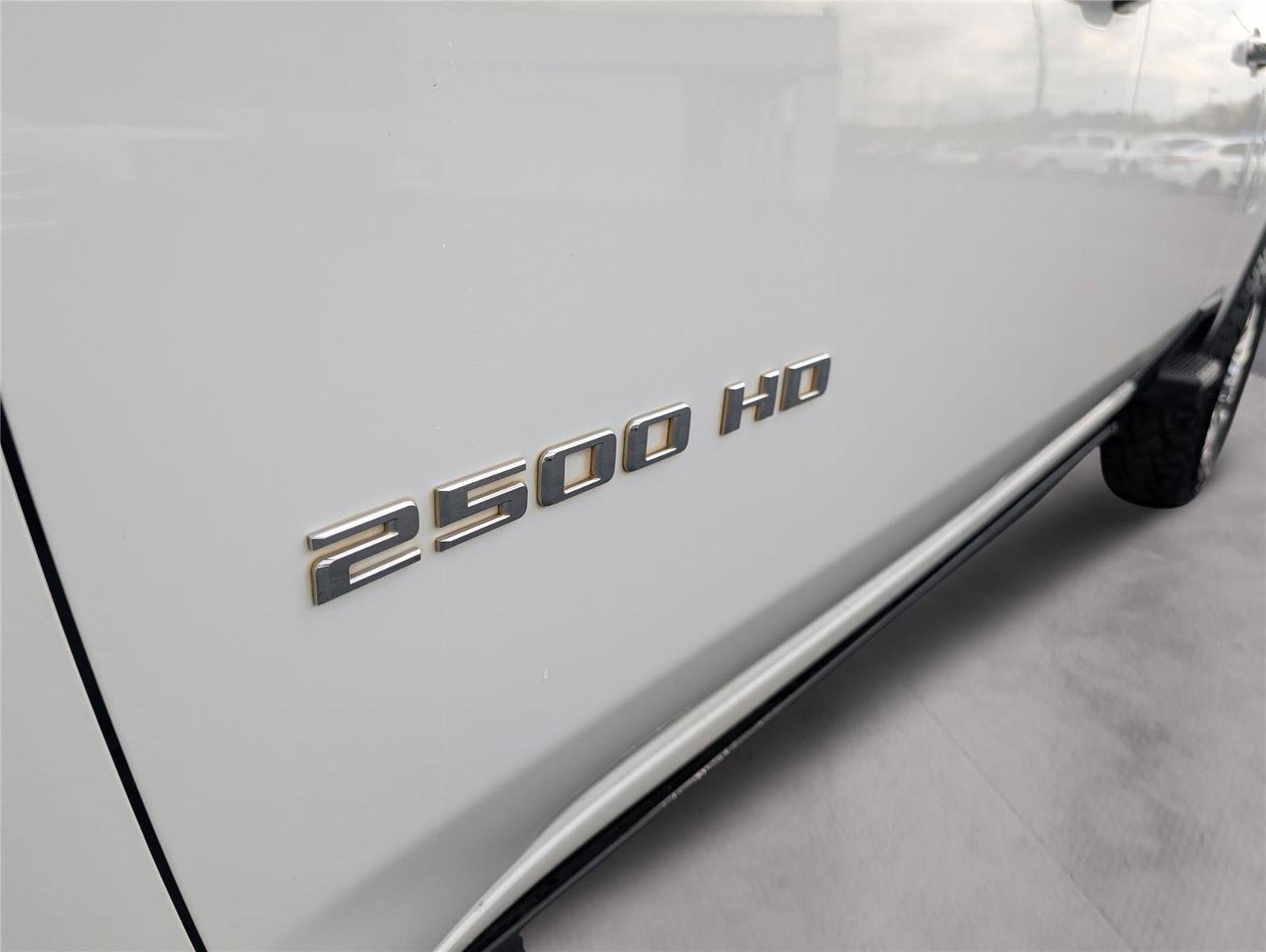 Used 2020 Chevrolet Silverado 2500 LTZ w/ LTZ Convenience Package image 11