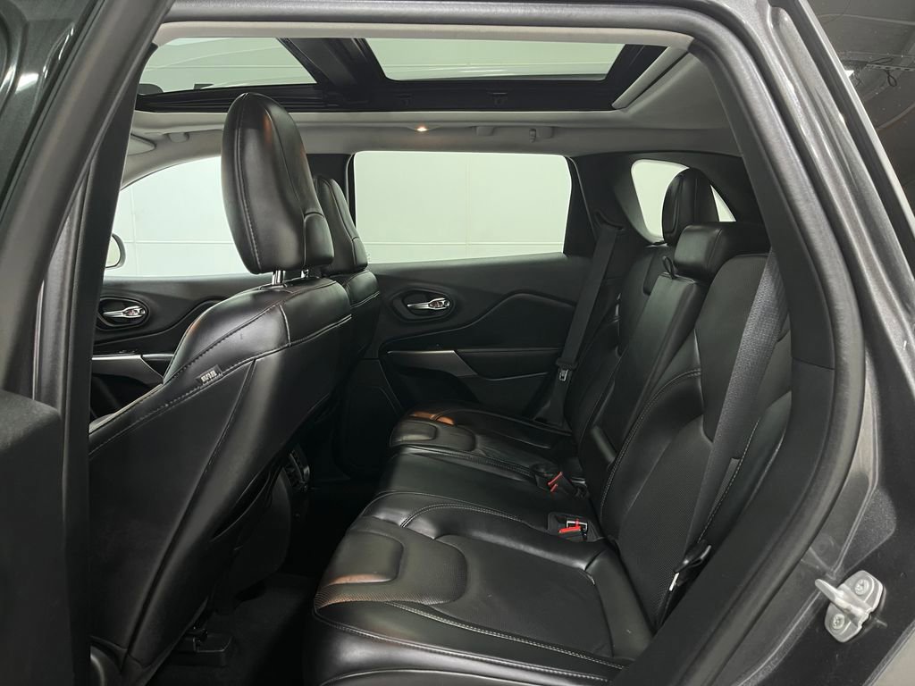 Used 2021 Jeep Cherokee Limited image 29