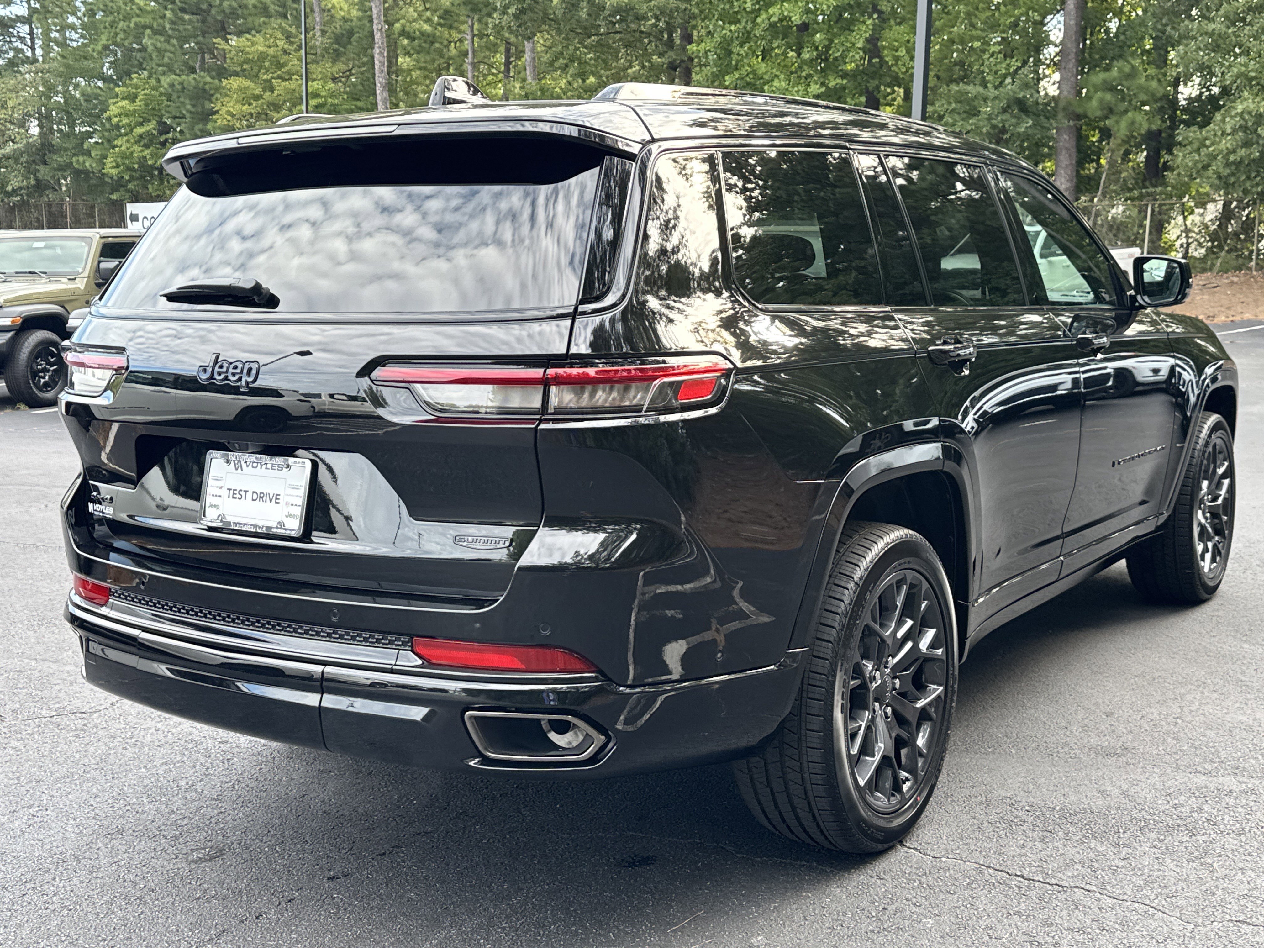 New 2025 Jeep Grand Cherokee L Summit w/ Obsidian Package image 8