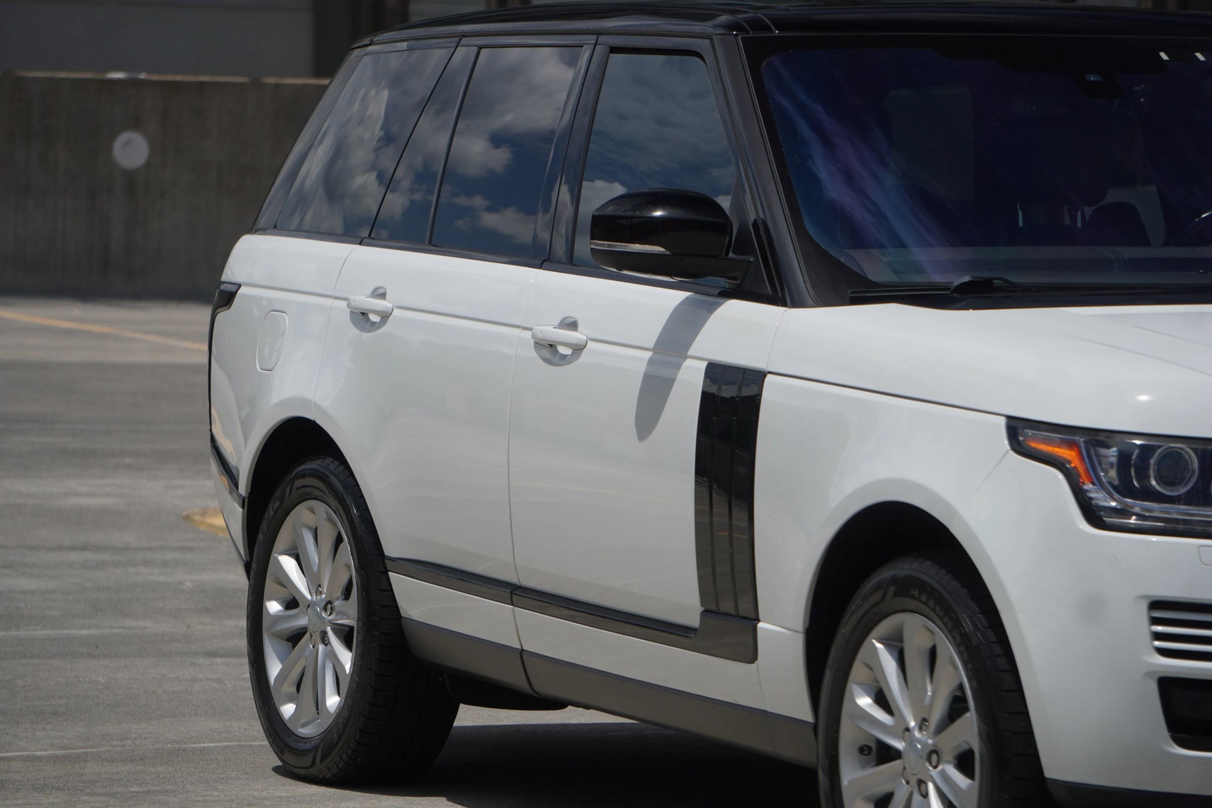 Used 2016 Land Rover Range Rover HSE image 26