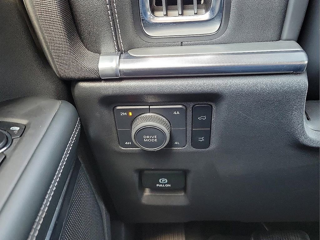 Used 2025 Ford Expedition Platinum image 15
